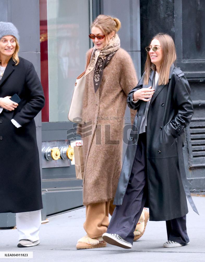 Gigi Hadid Out With Friends - NYC