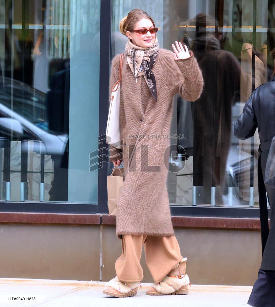 Gigi Hadid Out With Friends - NYC