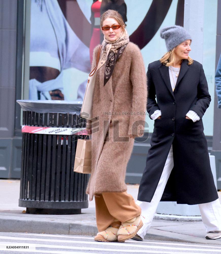 Gigi Hadid Out With Friends - NYC