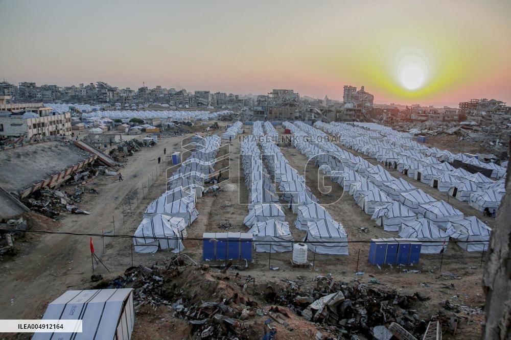 Egypt Builds Camp In Central Gaza