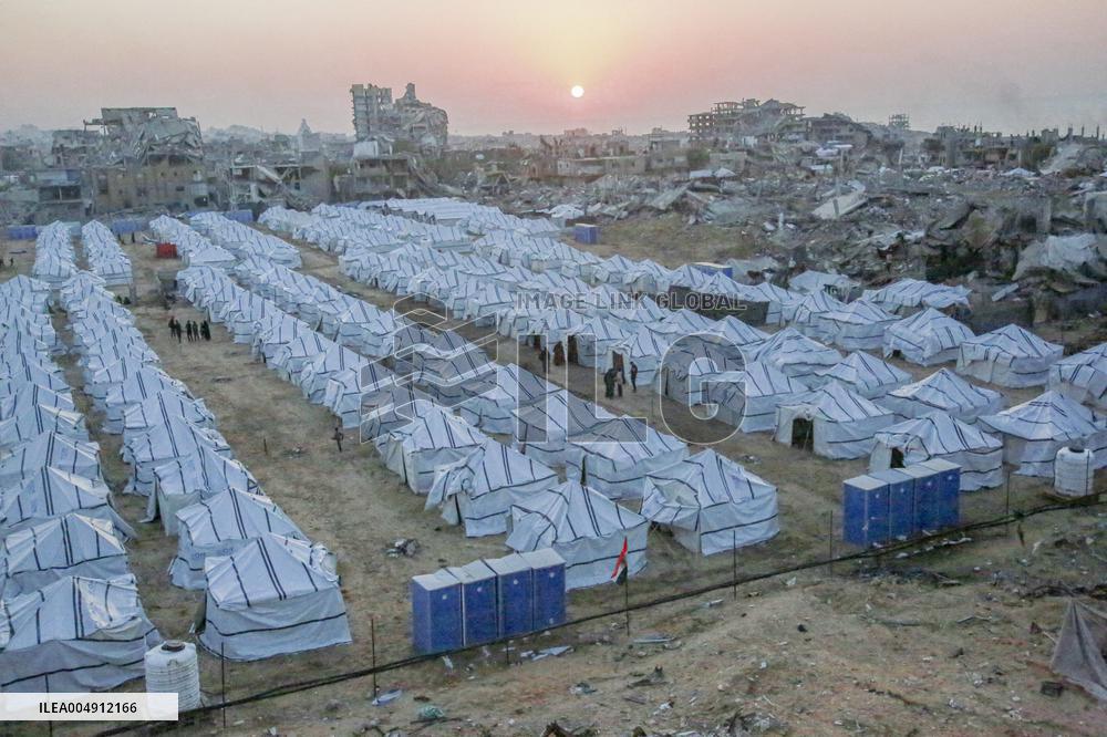 Egypt Builds Camp In Central Gaza