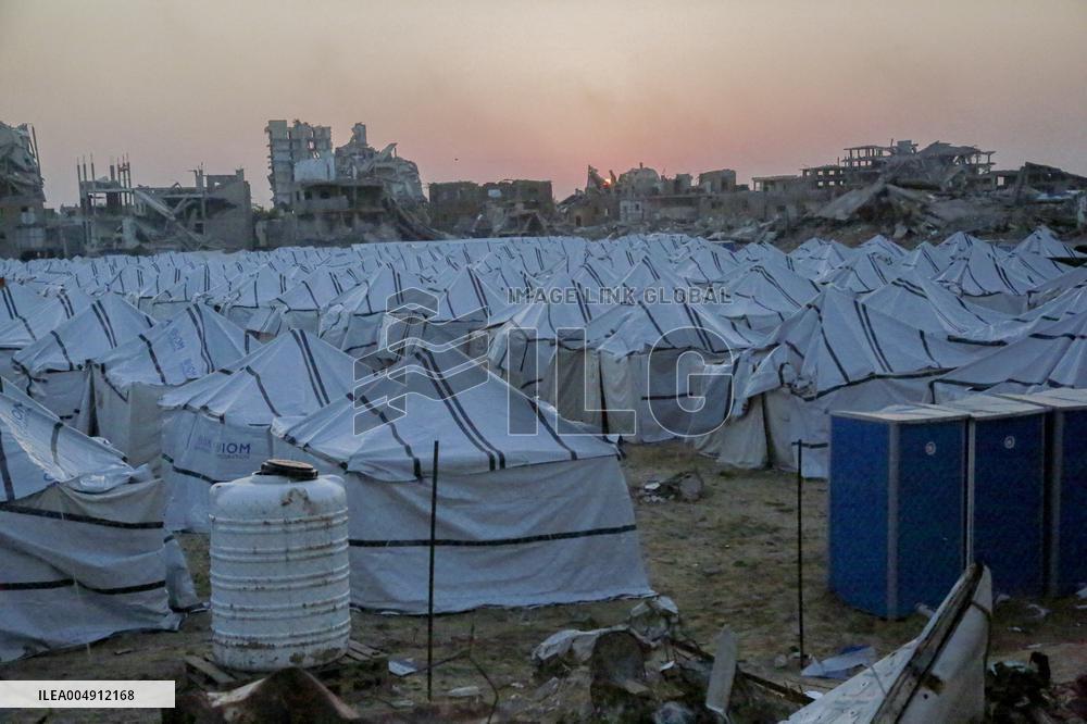 Egypt Builds Camp In Central Gaza