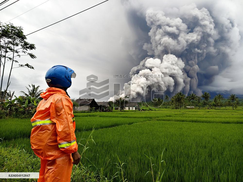 Indonesia’s Semeru Volcano Erupts