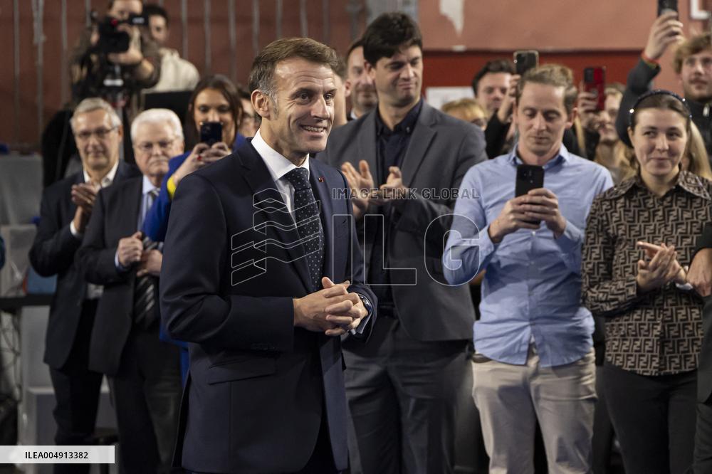 Macron Speaks to Readers of La Voix du Nord - Arras