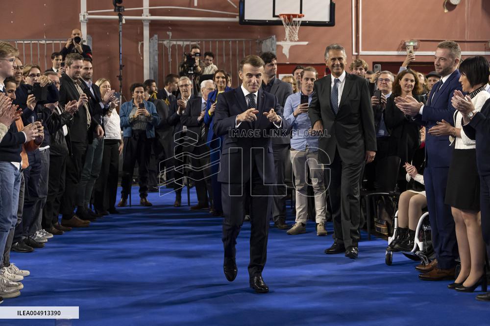 Macron Speaks to Readers of La Voix du Nord - Arras