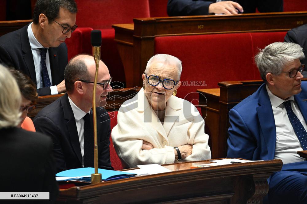 Questions To French Government Assembly - Paris