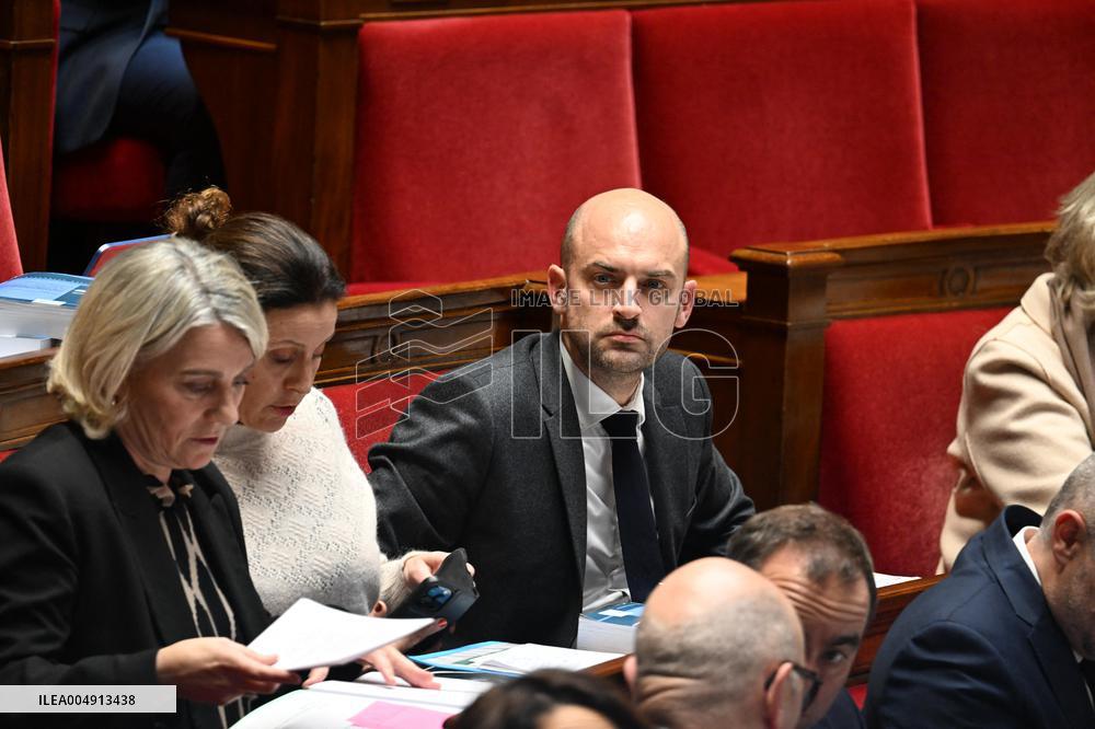 Questions To French Government Assembly - Paris