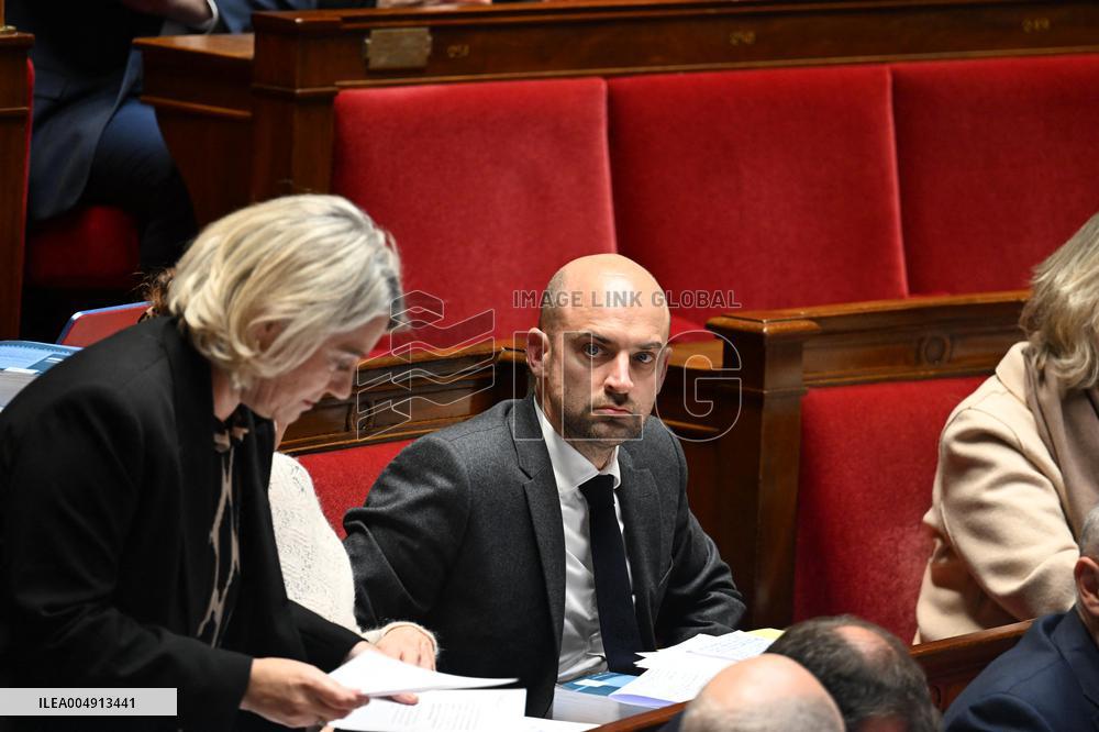 Questions To French Government Assembly - Paris