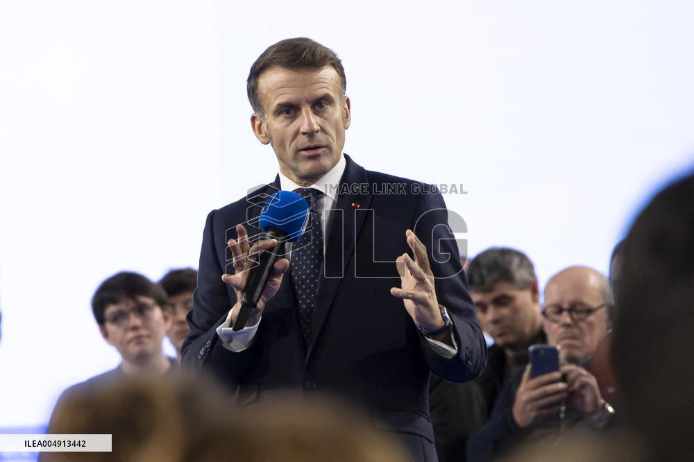 Macron Speaks to Readers of La Voix du Nord - Arras