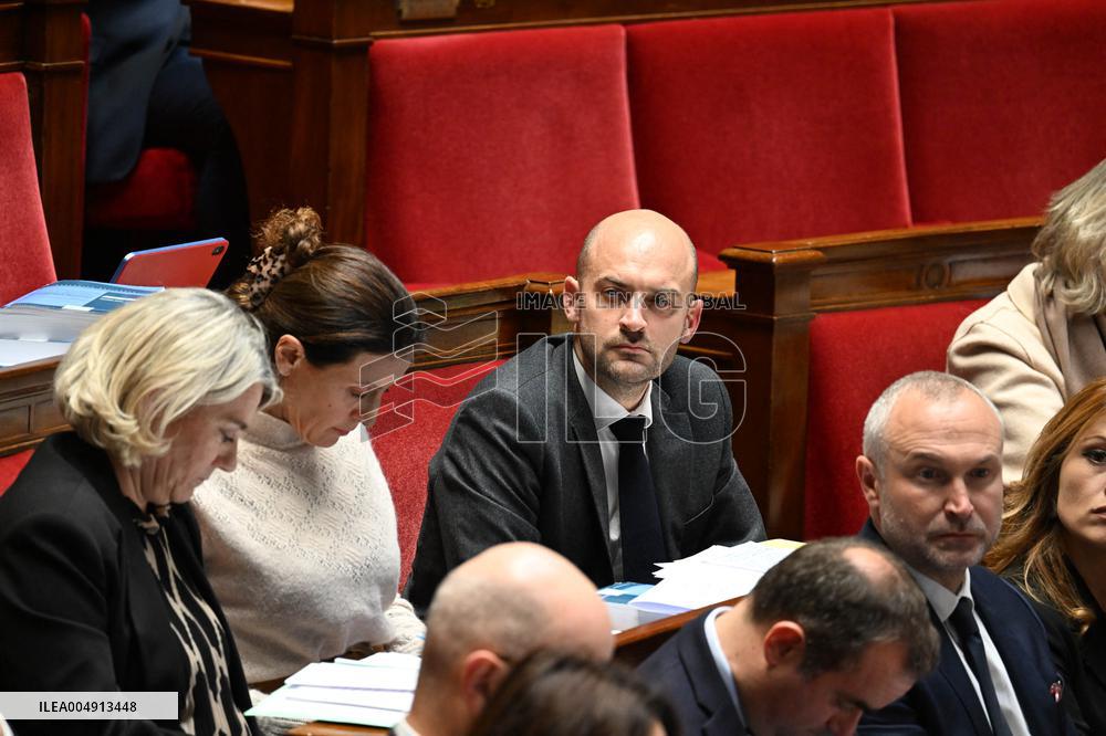 Questions To French Government Assembly - Paris