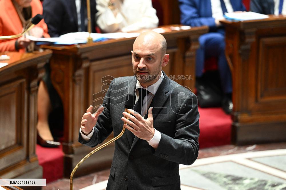 Questions To French Government Assembly - Paris