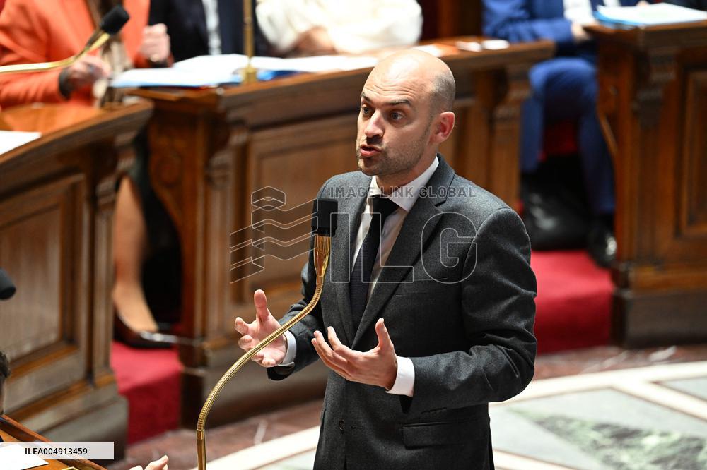 Questions To French Government Assembly - Paris