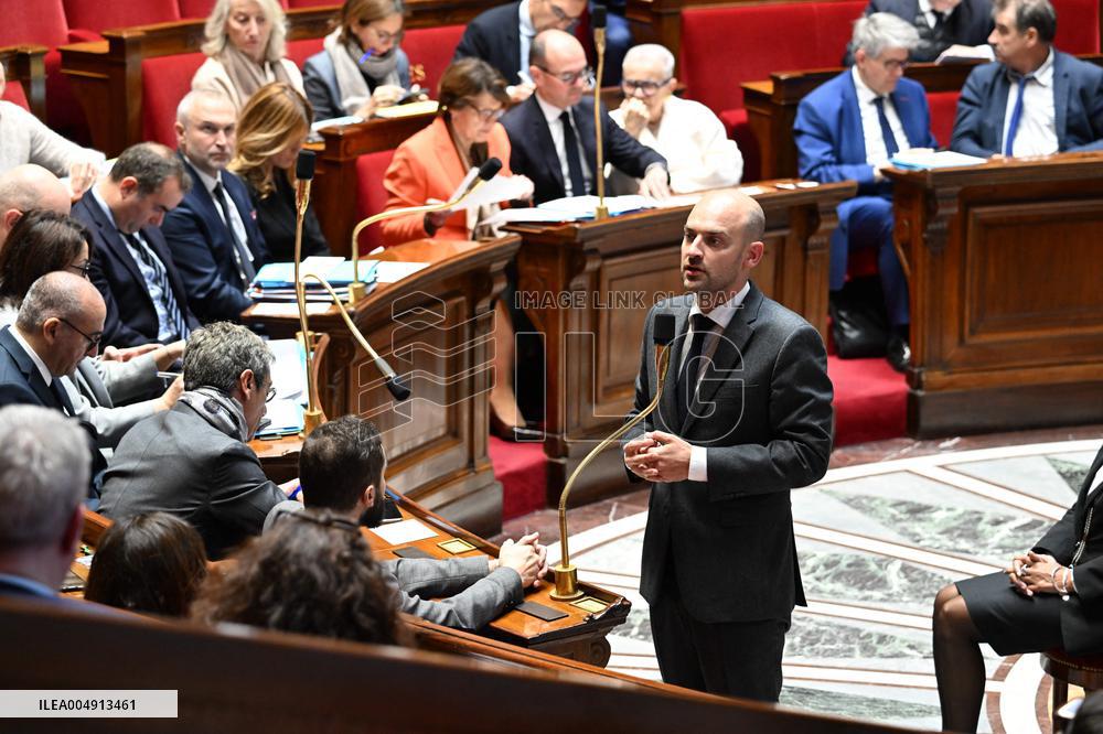 Questions To French Government Assembly - Paris