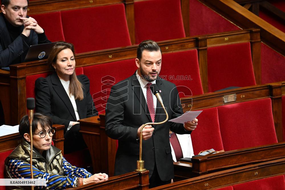 Questions To French Government Assembly - Paris