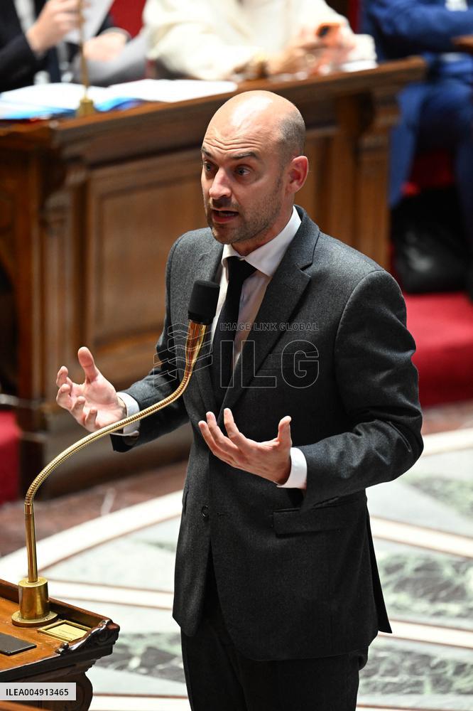 Questions To French Government Assembly - Paris