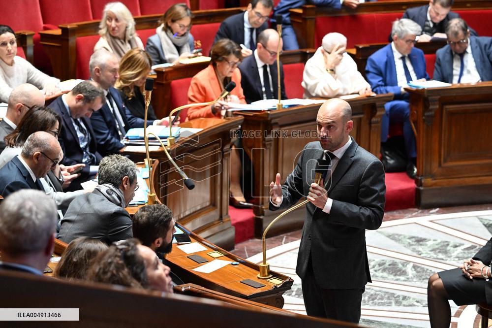 Questions To French Government Assembly - Paris