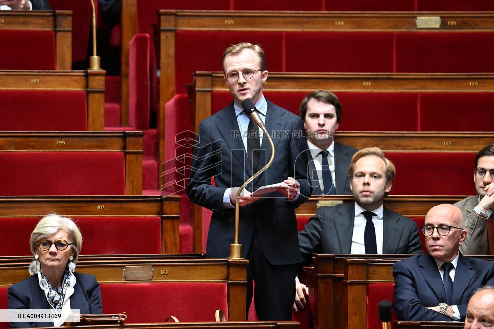 Questions To French Government Assembly - Paris