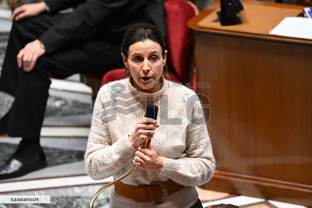 Questions To French Government Assembly - Paris