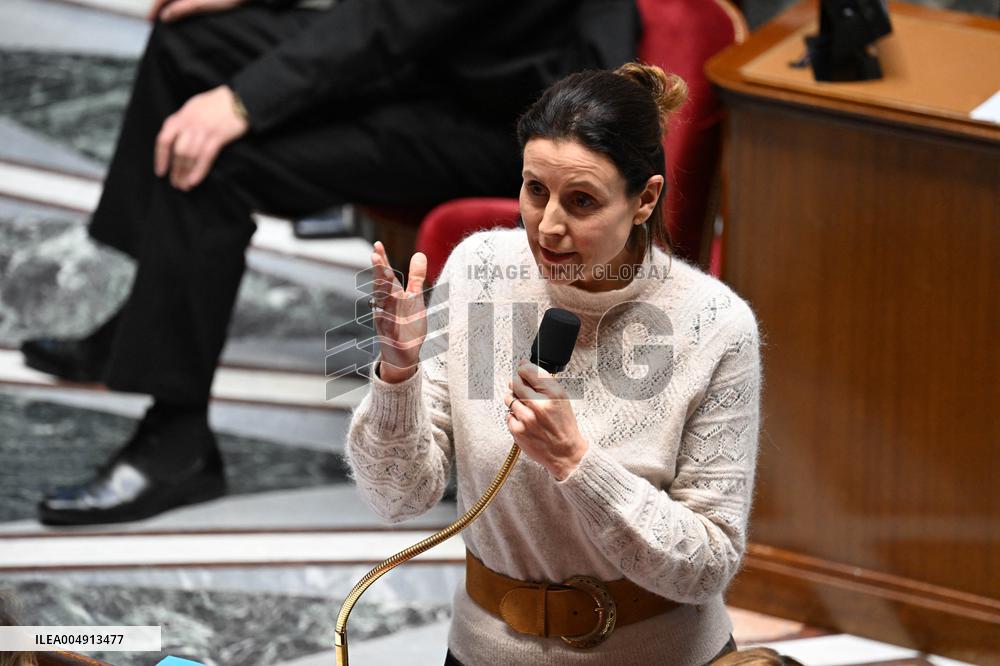 Questions To French Government Assembly - Paris