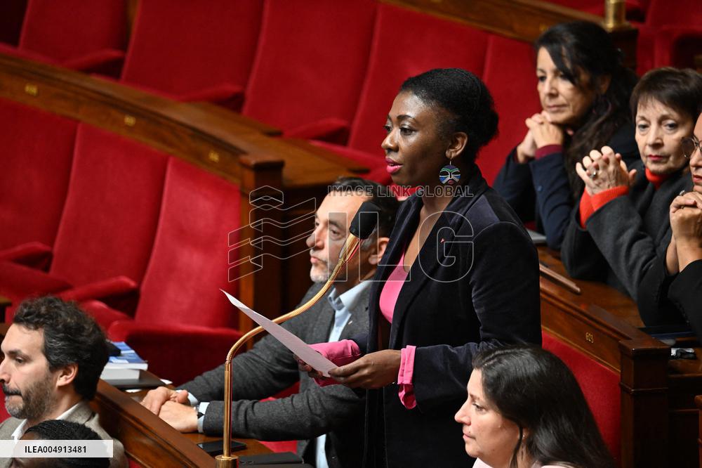 Questions To French Government Assembly - Paris