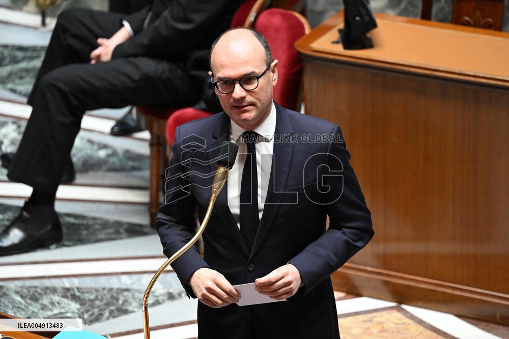 Questions To French Government Assembly - Paris