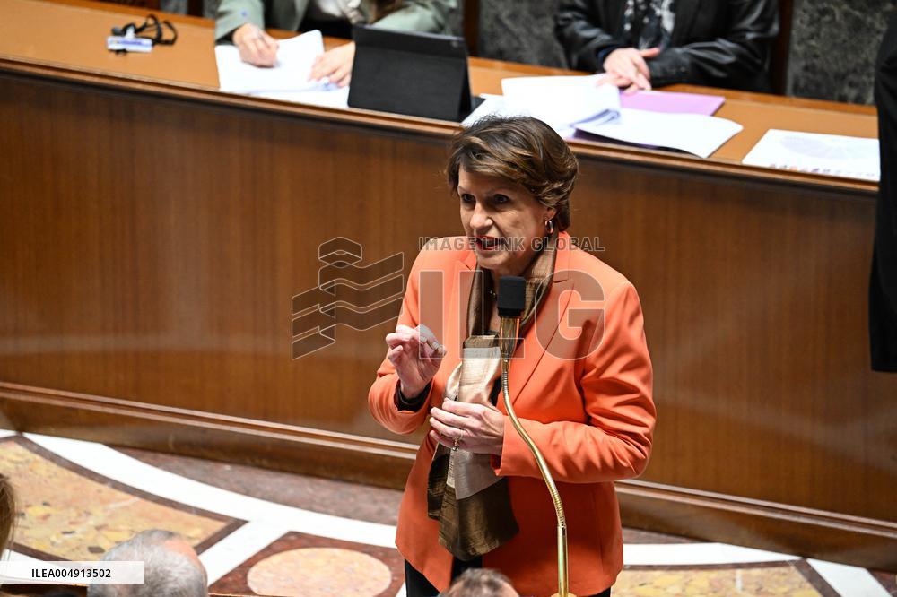 Questions To French Government Assembly - Paris