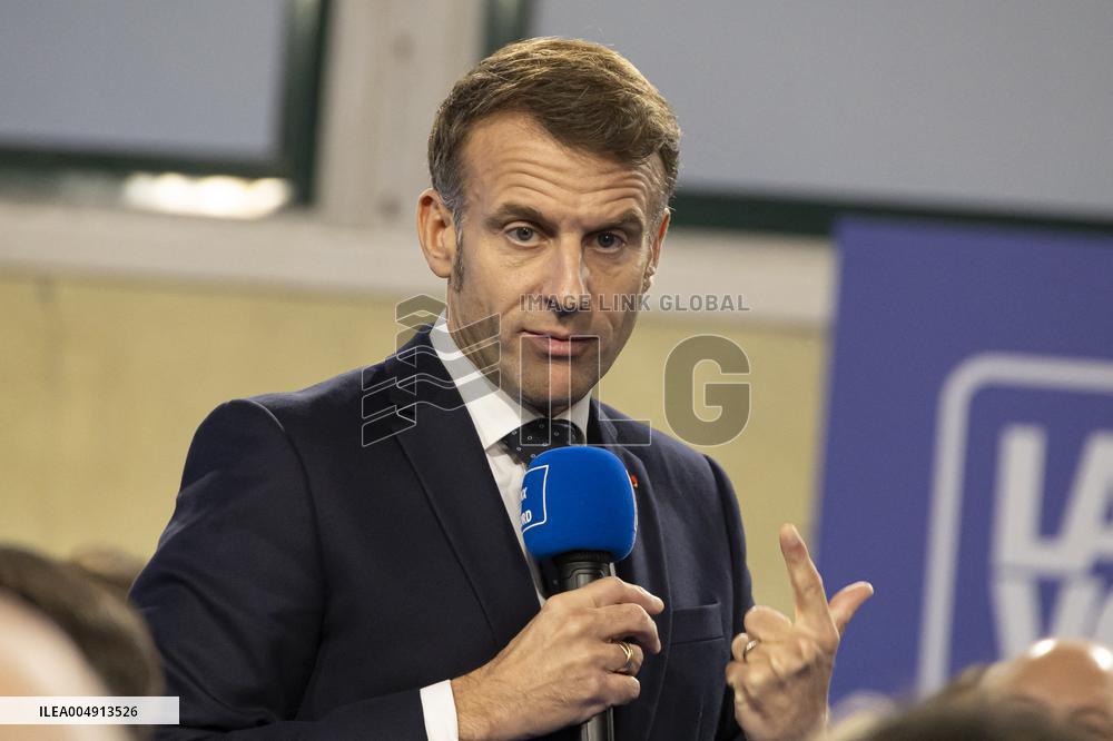 Macron Speaks to Readers of La Voix du Nord - Arras