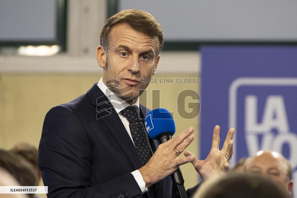 Macron Speaks to Readers of La Voix du Nord - Arras