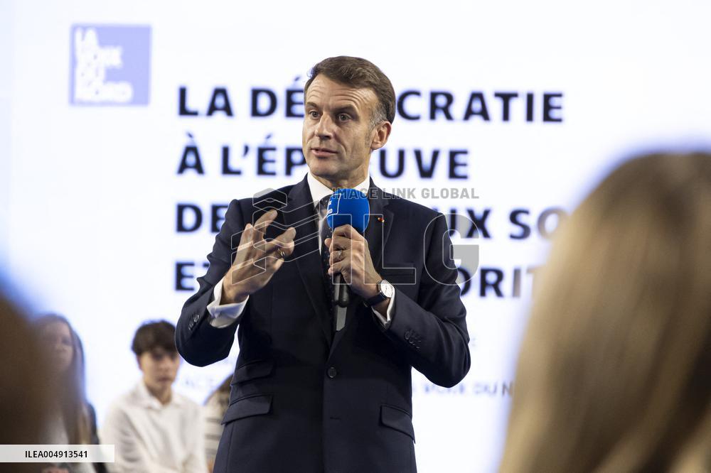 Macron Speaks to Readers of La Voix du Nord - Arras