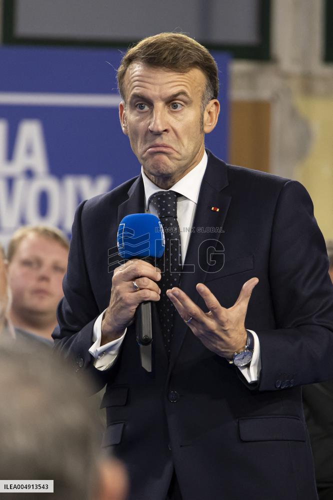Macron Speaks to Readers of La Voix du Nord - Arras