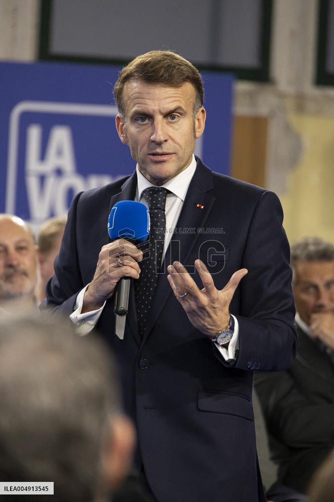 Macron Speaks to Readers of La Voix du Nord - Arras