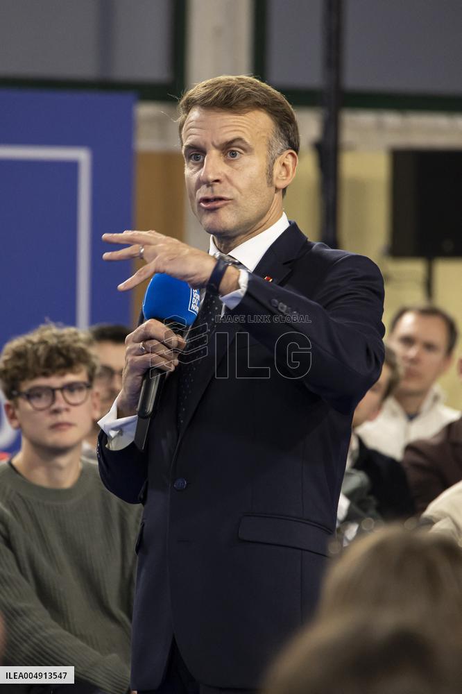 Macron Speaks to Readers of La Voix du Nord - Arras