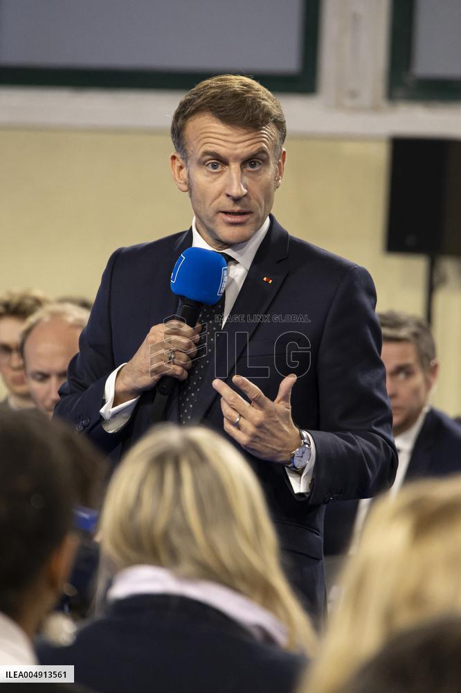 Macron Speaks to Readers of La Voix du Nord - Arras
