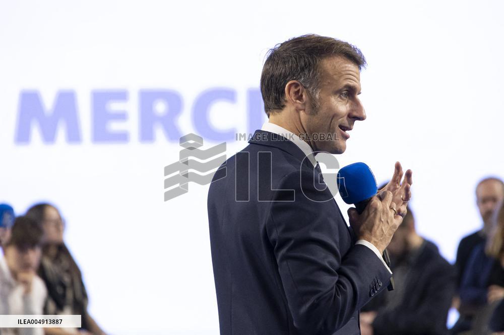 Macron Speaks to Readers of La Voix du Nord - Arras