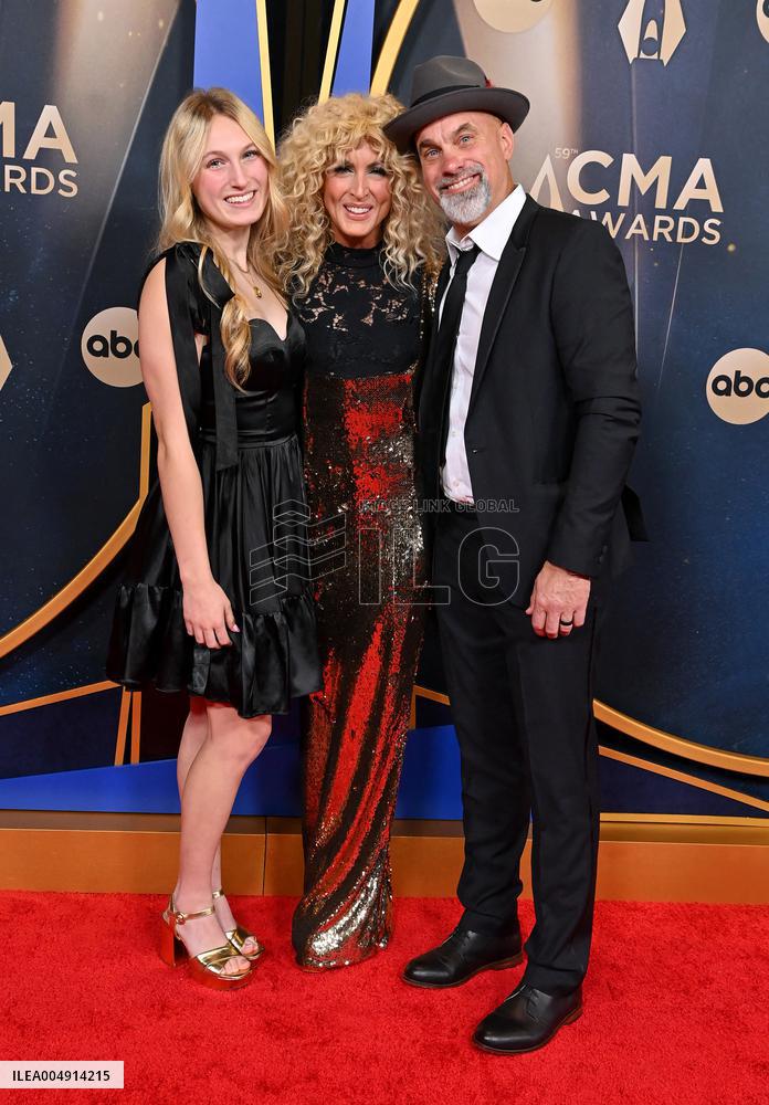 59th Annual CMA Awards - Arrivals