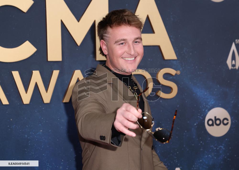 59th Annual CMA Awards - Arrivals