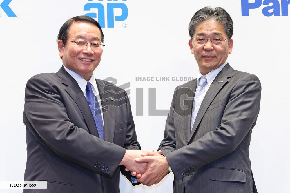 Panasonic and YKK Joint Press Conference on Collaboration in Building Materials and Housing Equipment Business