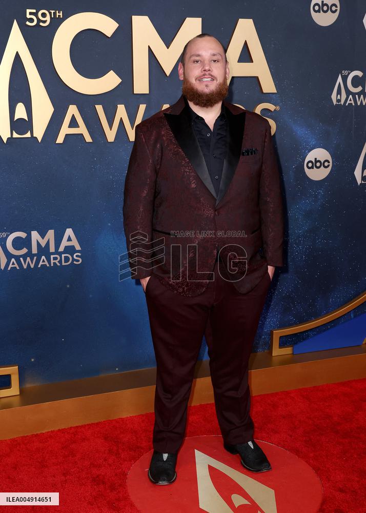 59th Annual CMA Awards - Arrivals