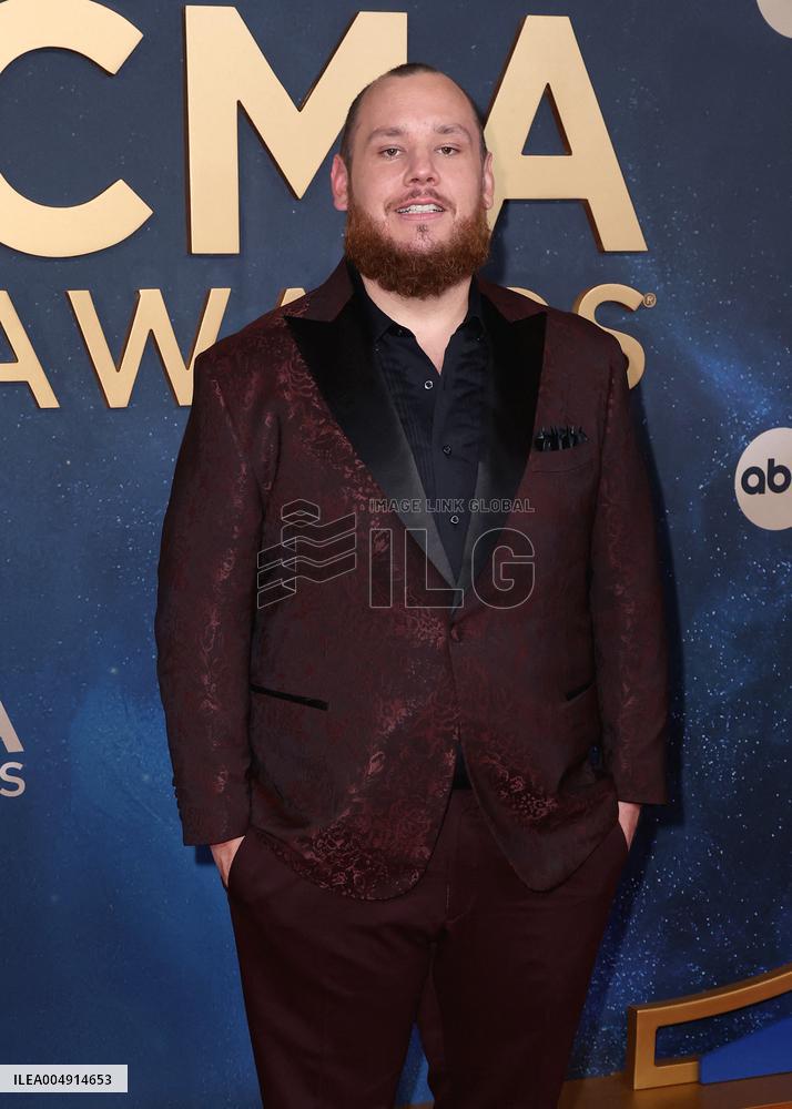 59th Annual CMA Awards - Arrivals