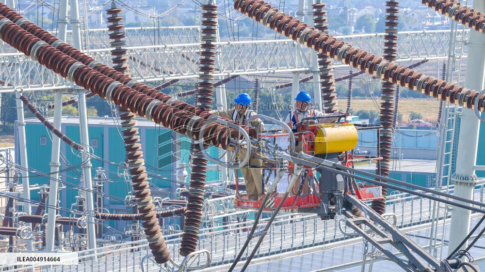 World First Ultra-high Voltage Hybrid Cascaded Flexible DC Converter Station