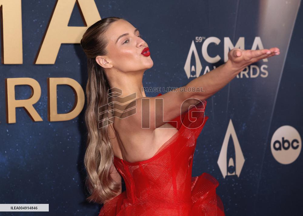59th Annual CMA Awards - Arrivals