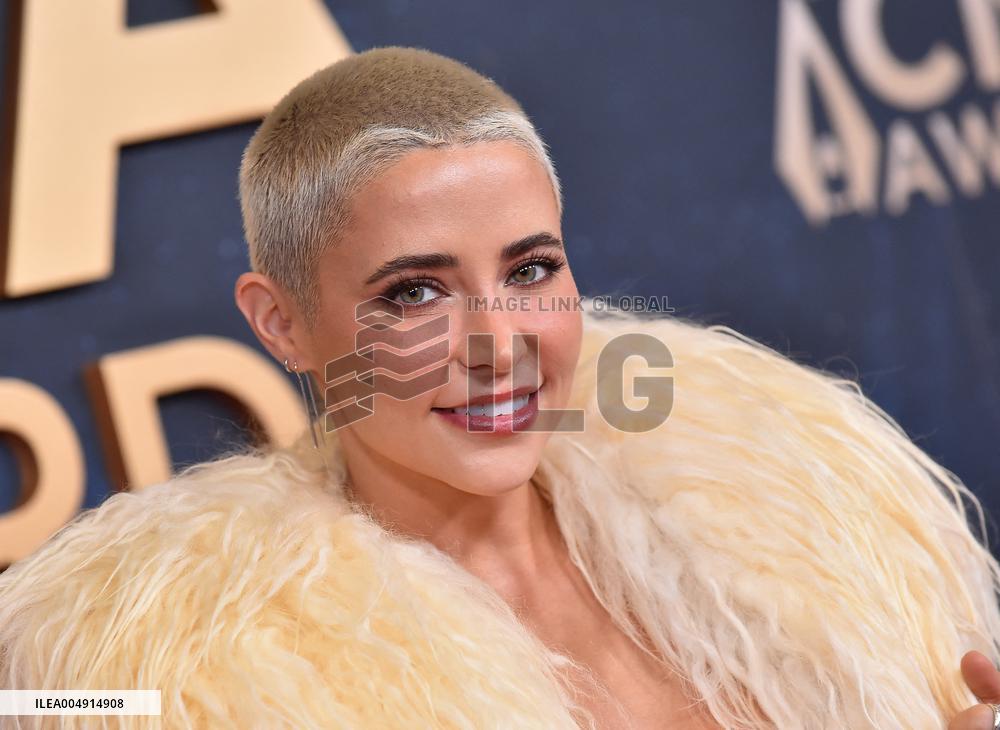 59th Annual CMA Awards - Arrivals