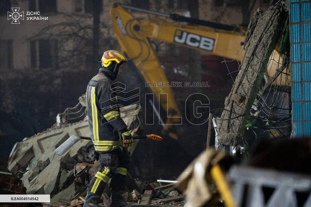 Russian Strike Leaves 22 Missing In Ternopil - Ukraine