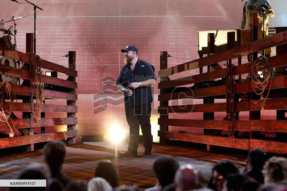 59th Annual CMA Awards - Show