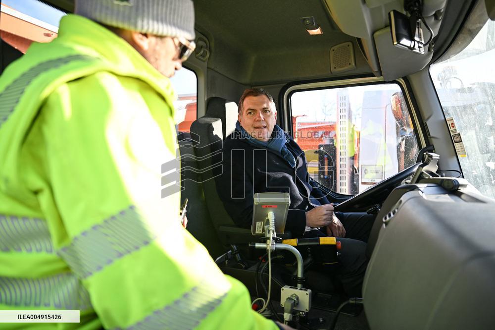 Philippe Tabarot Visits The Saint-Denis Maintenance And Intervention Center