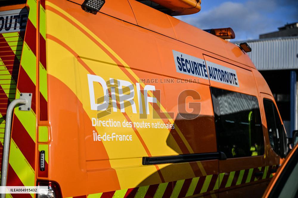 Philippe Tabarot Visits The Saint-Denis Maintenance And Intervention Center