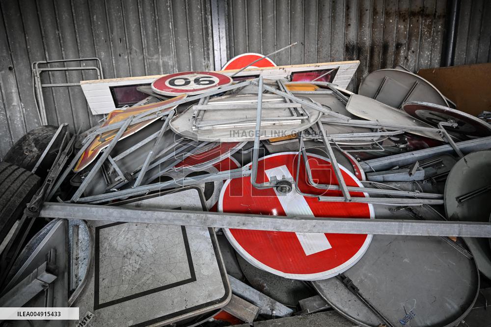 Philippe Tabarot Visits The Saint-Denis Maintenance And Intervention Center