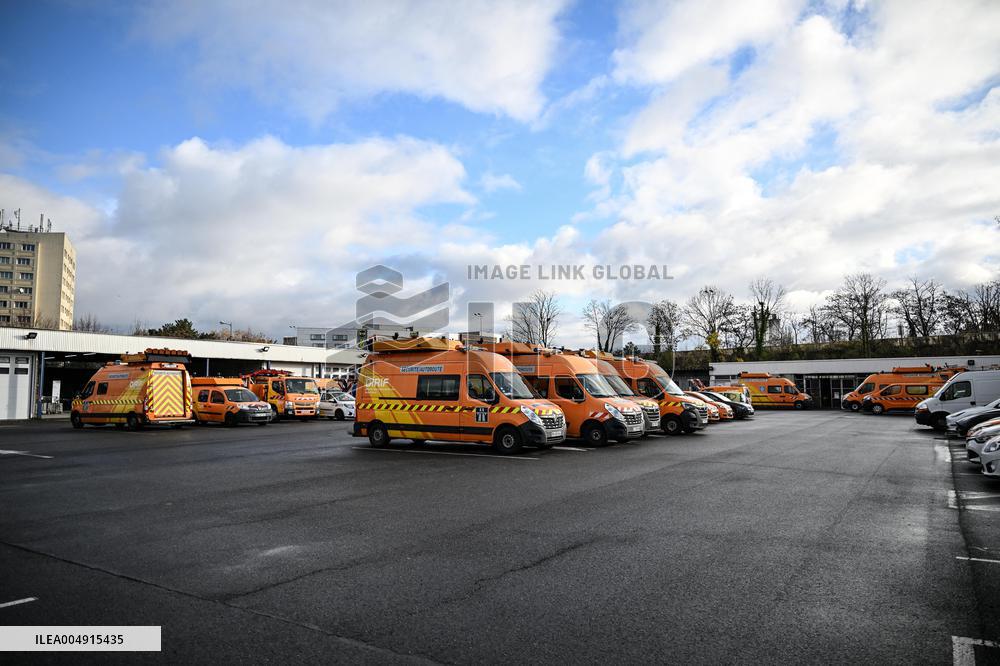 Philippe Tabarot Visits The Saint-Denis Maintenance And Intervention Center