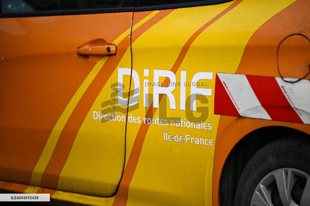 Philippe Tabarot Visits The Saint-Denis Maintenance And Intervention Center