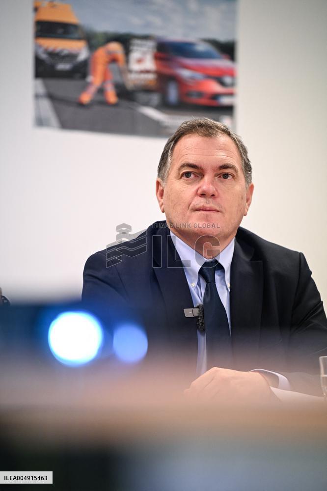 Philippe Tabarot Visits The Saint-Denis Maintenance And Intervention Center